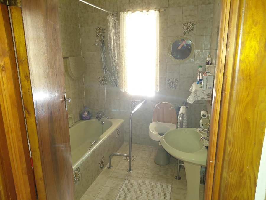 4 Bedroom Property for Sale in Despatch Central Eastern Cape